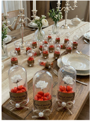 Jüt İp Süslemeli Fanus, Çiçek & Kırmızı Kalp Şeker Hediyelik