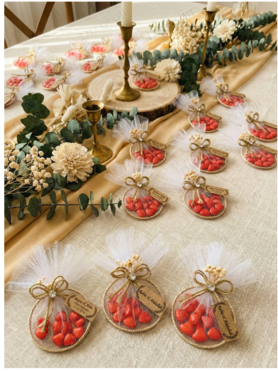 Nikah Şekeri - Jüt İp ve Tül Süslemeli Metal Halka & Kırmızı Kalp Şeker Hediyelik