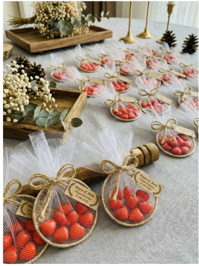 Nikah Şekeri - Jüt İp ve Tül Süslemeli Metal Halka & Kırmızı Kalp Şeker Hediyelik