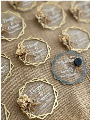 Jüt İp Süslemeli Şeffaf Altıgen Pleksi Magnet Hediyelik Jüt İp Süslemeli Şeffaf Altıgen Pleksi Magnet Hediyelik