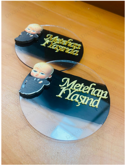 Bebek & Doğum - Karizmatik Bebek Karikatürlü Doğum Günü Pleksi Magnet Hediyelik Bebek & Doğum - Karizmatik Bebek Karikatürlü Doğum Günü Pleksi Magnet Hediyelik