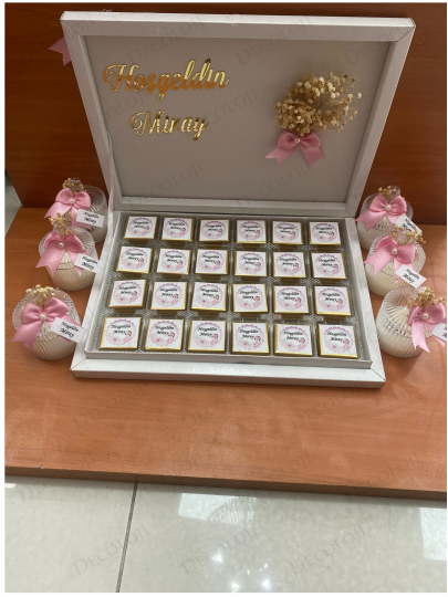 Bebek & Doğum - Pembe Kurdele Süslemeli Hoş Geldin Bebek Çikolata Kutusu Bebek & Doğum - Pembe Kurdele Süslemeli Hoş Geldin Bebek Çikolata Kutusu