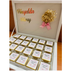 Pembe Kurdele Süslemeli Hoş Geldin Bebek Çikolata Kutusu Pembe Kurdele Süslemeli Hoş Geldin Bebek Çikolata Kutusu