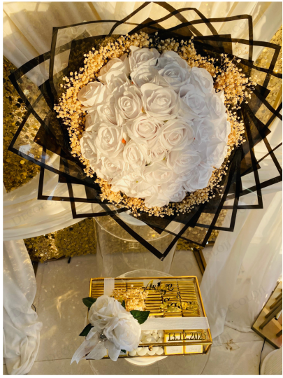 Kız İsteme - Siyah Ambalaj Kaplama Beyaz Gül Buketi & Çikolata Kutusu Kız İsteme Seti