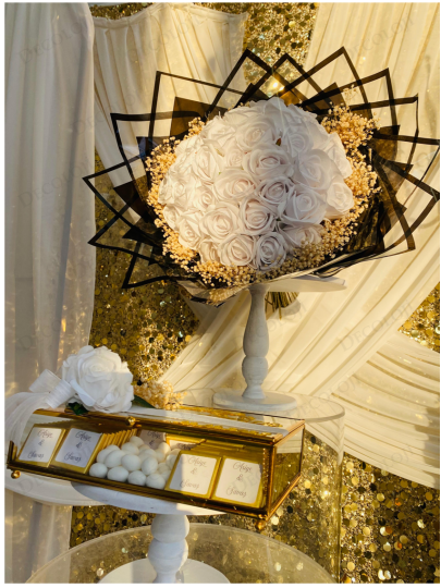 Kız İsteme - Siyah Ambalaj Kaplama Beyaz Gül Buketi & Çikolata Kutusu Kız İsteme Seti