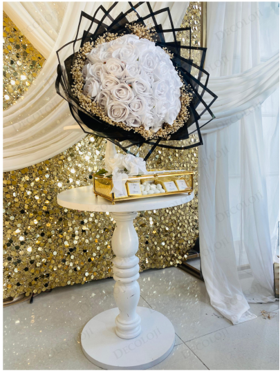 Kız İsteme - Siyah Ambalaj Kaplama Beyaz Gül Buketi & Çikolata Kutusu Kız İsteme Seti