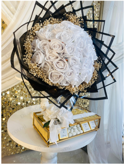 Kız İsteme - Siyah Ambalaj Kaplama Beyaz Gül Buketi & Çikolata Kutusu Kız İsteme Seti