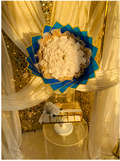 Kız İsteme - Mavi Ambalaj Kaplama Beyaz Gül Buketi & Çikolata Kutusu Kız İsteme Seti