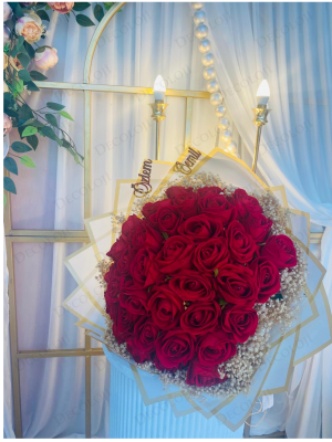 Beyaz Ambalaj Kaplama Kırmızı Gül Buketi & Çikolata Tepsisi Kız İsteme Seti