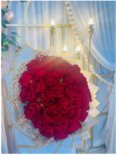 Kız İsteme - Beyaz Ambalaj Kaplama Kırmızı Gül Buketi & Çikolata Tepsisi Kız İsteme Seti