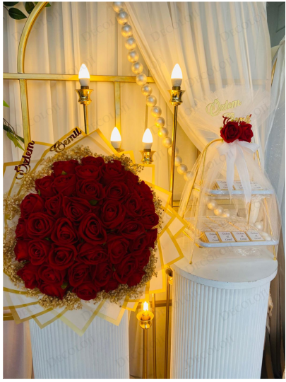 Kız İsteme - Beyaz Ambalaj Kaplama Kırmızı Gül Buketi & Çikolata Tepsisi Kız İsteme Seti