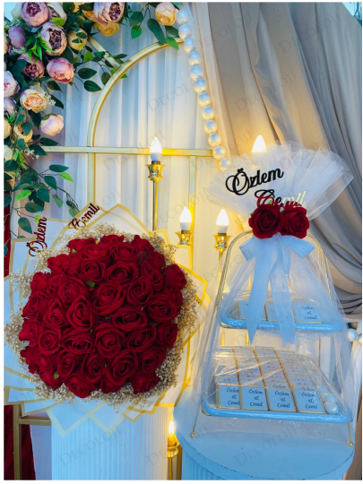 Kız İsteme - Beyaz Ambalaj Kaplama Kırmızı Gül Buketi & Çikolata Tepsisi Kız İsteme Seti