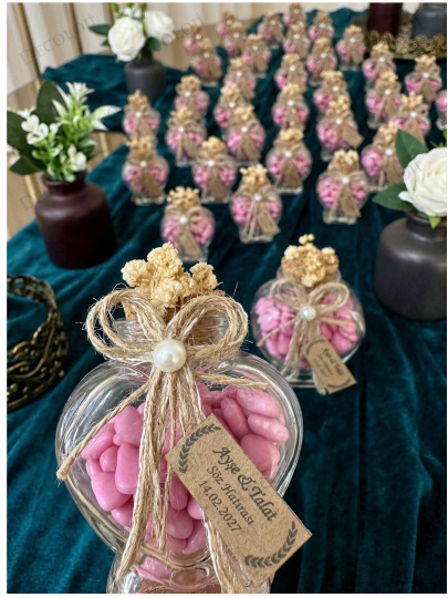 Nikah Şekeri - Jüt İp Süslemeli Kalp Şekilli Cam Kavanoz & Pembe Kalp Şeker Hediyelik