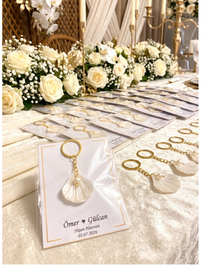 Nikah Şekeri - İnci Süslemeli İstiridye Anahtarlık & Hatıra Kartı Hediyelik