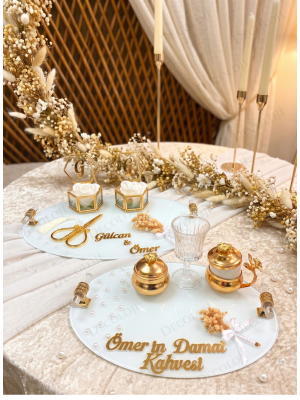 Altıgen Cam Kutulu ve Kuru Çiçek Süslemeli Gold Söz & Nişan Tepsisi Seti