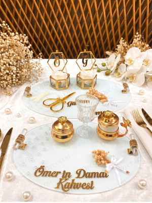 Altıgen Cam Kutulu ve Kuru Çiçek Süslemeli Gold Söz & Nişan Tepsisi Seti